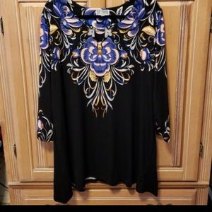 XXL Tunic Gleaming embellishments surrounding a Ke